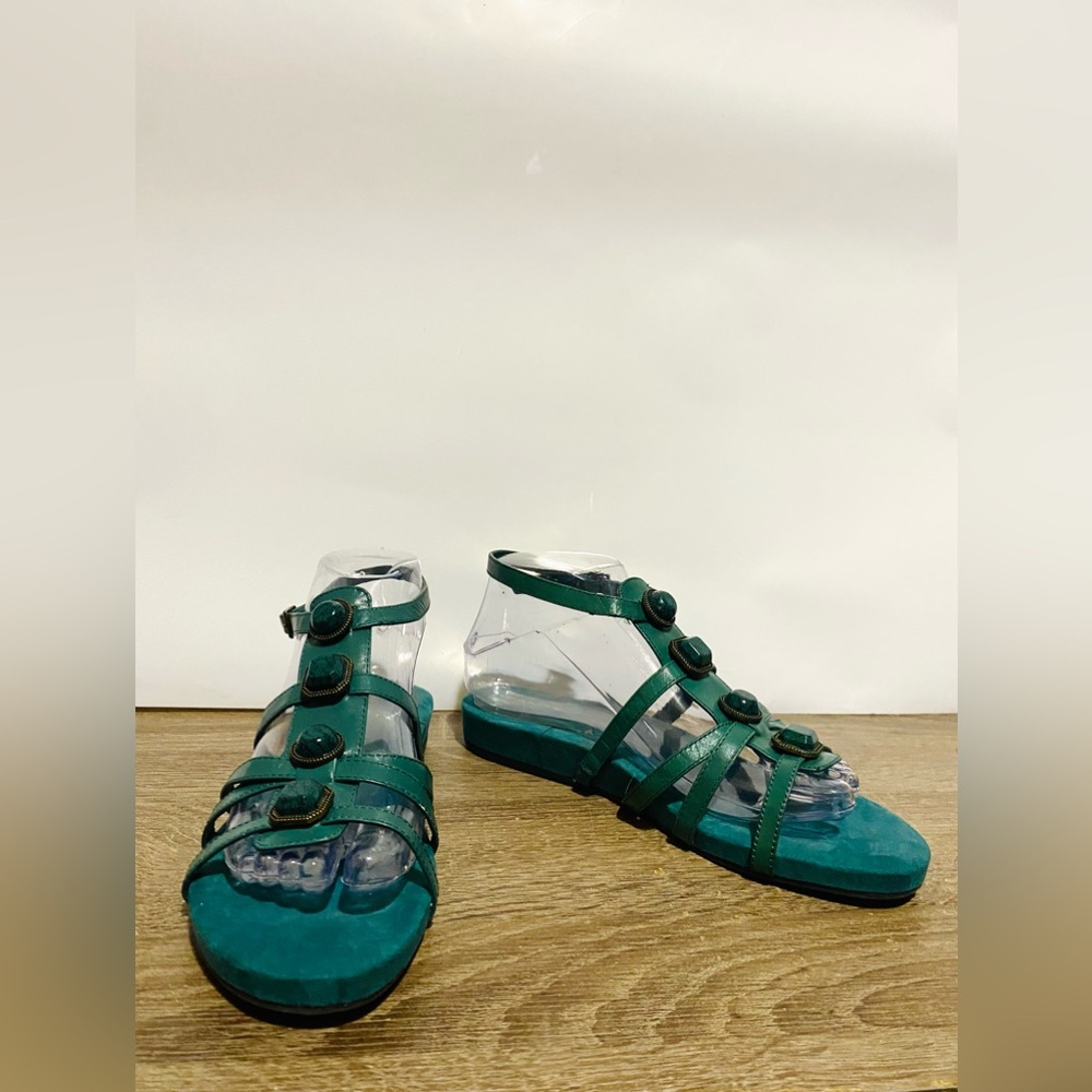 NWOT Bandolino jade bejeweled strappy sandals size/8